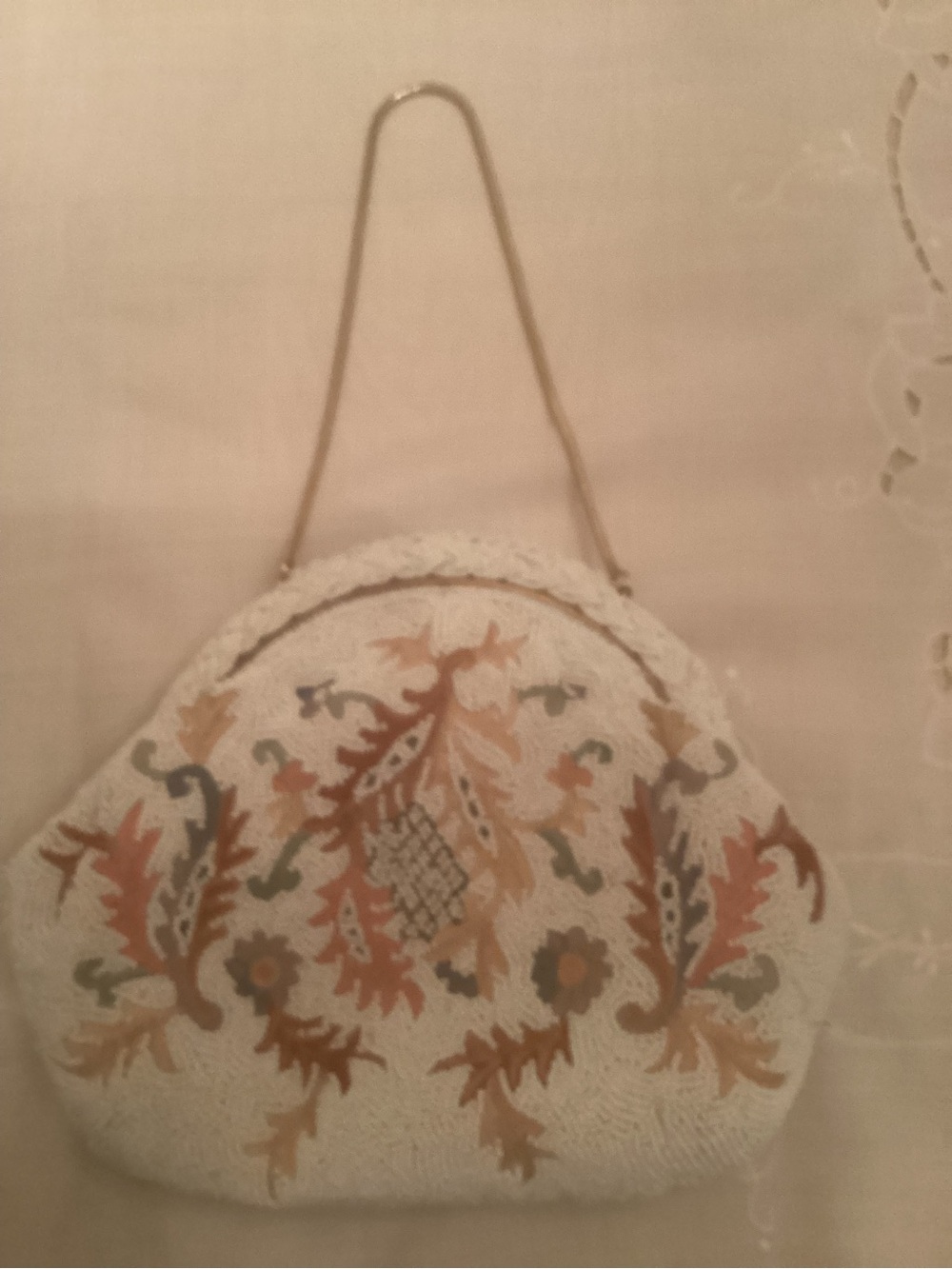 Vintage Cream Beaded Handbag – Floral Embroidery – Gold-Tone Chain